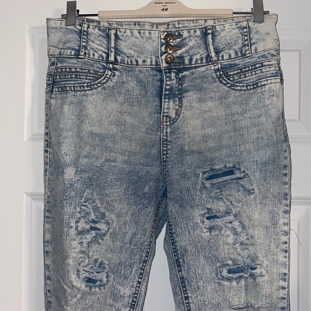 Sculpting Wash Ripped Junior Jeans